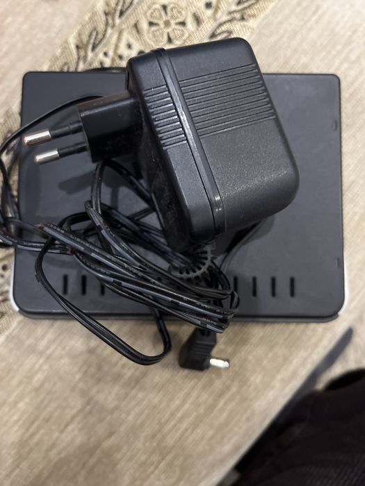 Роутер D-link робочій,вживаний.З блоком живлення.