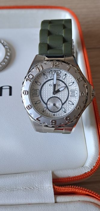 Relógio  ELETTA Vilamoura, com 5 Braceletes e 2 Aros. Como NOVO
Só entrego pessoalmente