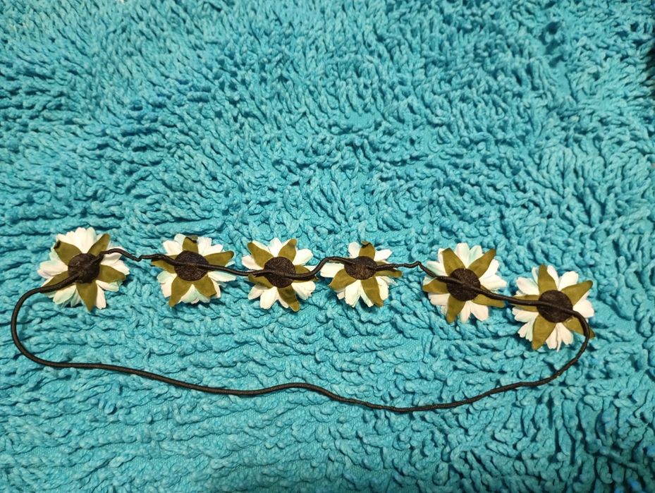 Colar de flores em tons de azul