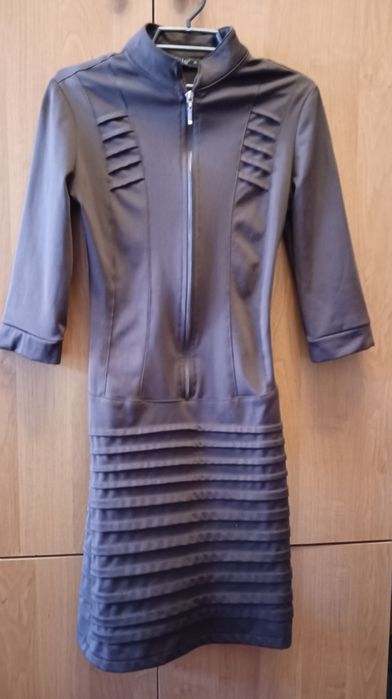 Утеплене сукню кольору молочного шоколаду.