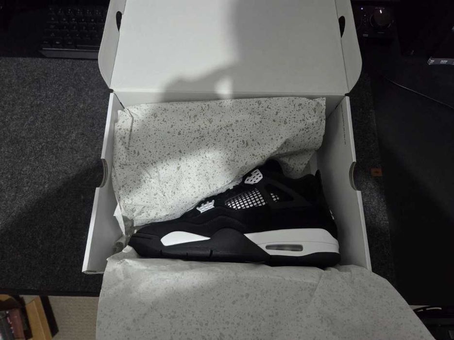 Jordan 4 Retro White Thunder R.46