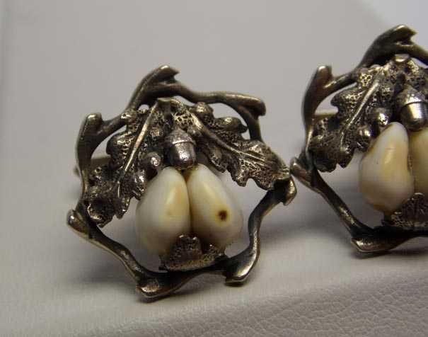 Srebrne spinki grandle żołędzie liście myśliwskie ozdoby vintage.