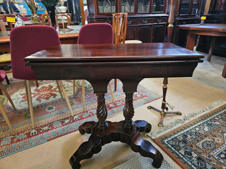 Mesa de jogo antiga totalmente restaurada