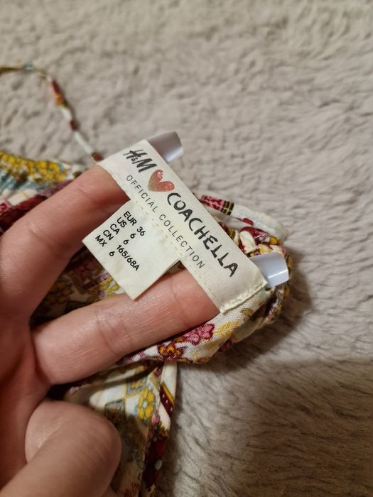 Krótki kombinezon H&M wzór wiązany odkryte plecy na ramiączkach