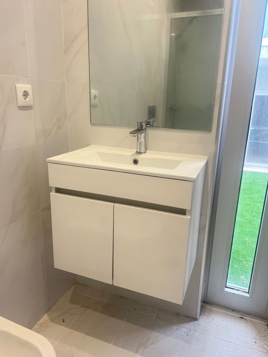 Móvel wc com torneira e lavatório