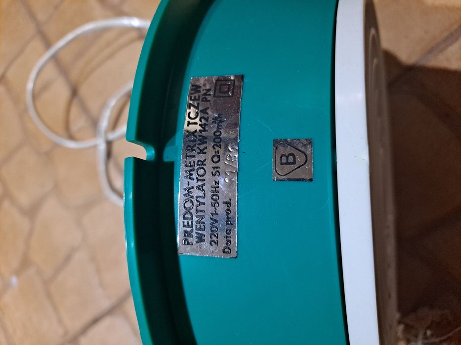 Stary wentylator kanałowy