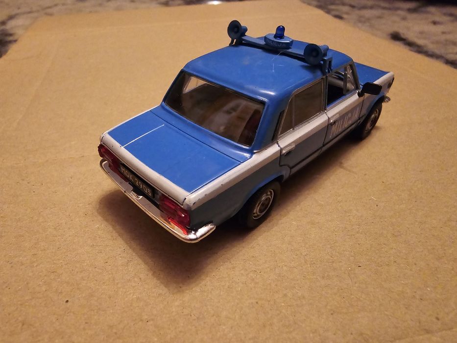 Kultowe auta prl Milicja kpl.