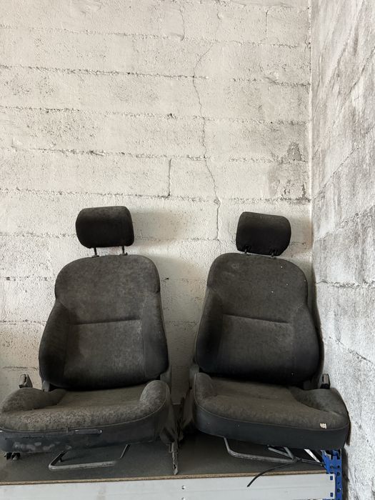 Par de Bancos Frontais Citroën Saxo Comercial