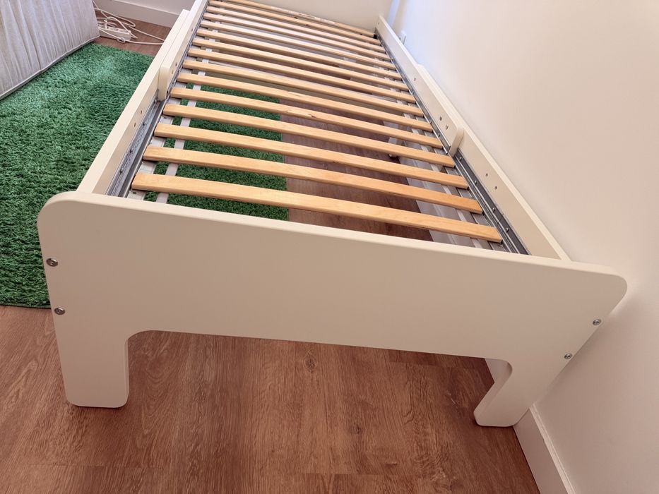Cama infantil ikea em branco com colchão de molas incluido 200x80 com um ano de uso.