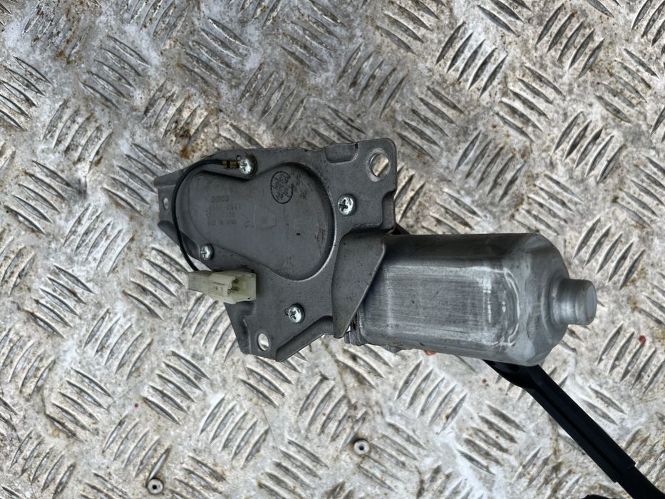 Suzuki jimny silniczek wycieraczki tylnej klapy