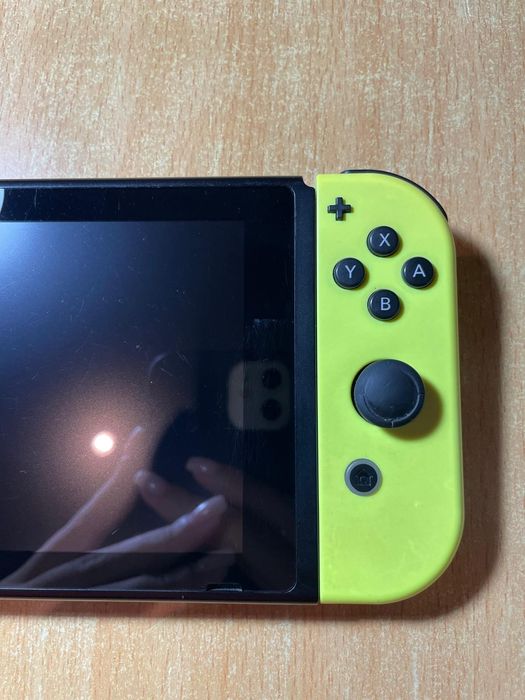 Nintendo Switch - Azul / Amarelo Néon