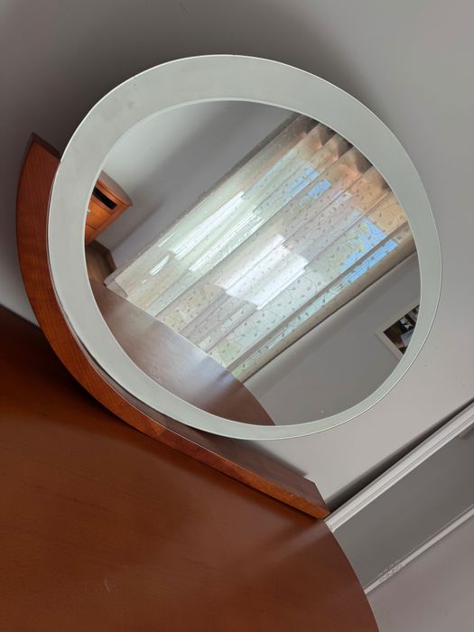 Cómoda de madeira, material cerejeira