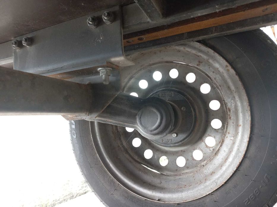 Atrelado com eixo de 750Kg