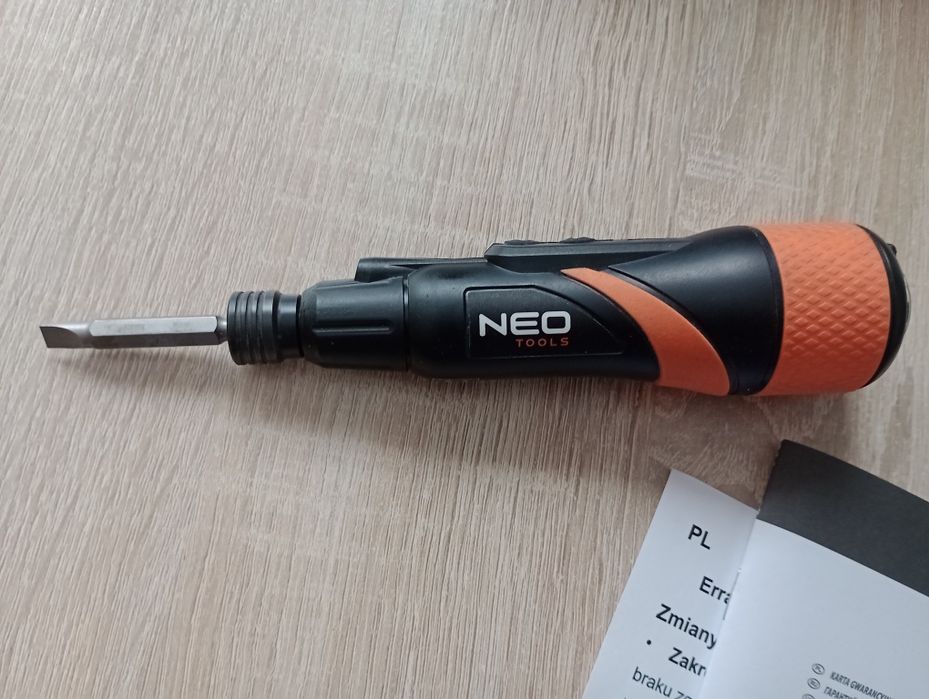 Wkrętak akumulatorowy zestaw bitów