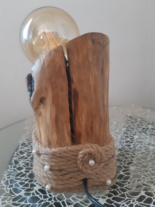 Lampa drewniana wykonana własnorecznie