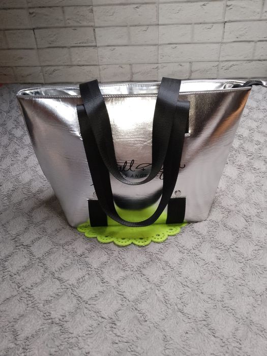 Złota torebka typu shopperka