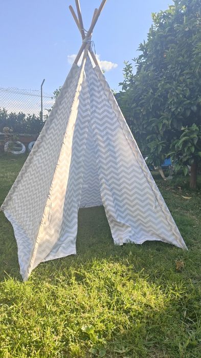 Tenda Tipi branco e cinza