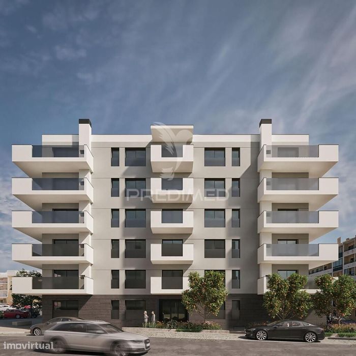 Apartamento T3 em Prédio Moderno – Varanda Ampla e Proximidade da P...