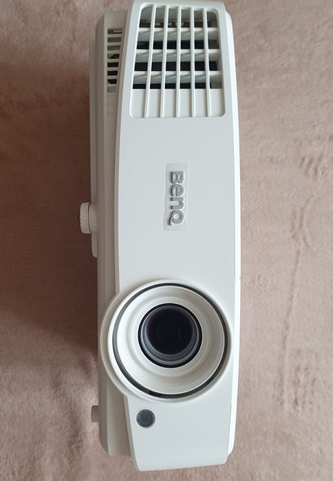 Sprzedam projektor BenQ MX525  w bardzo dobrym stanie technicznym  I wizualnym.