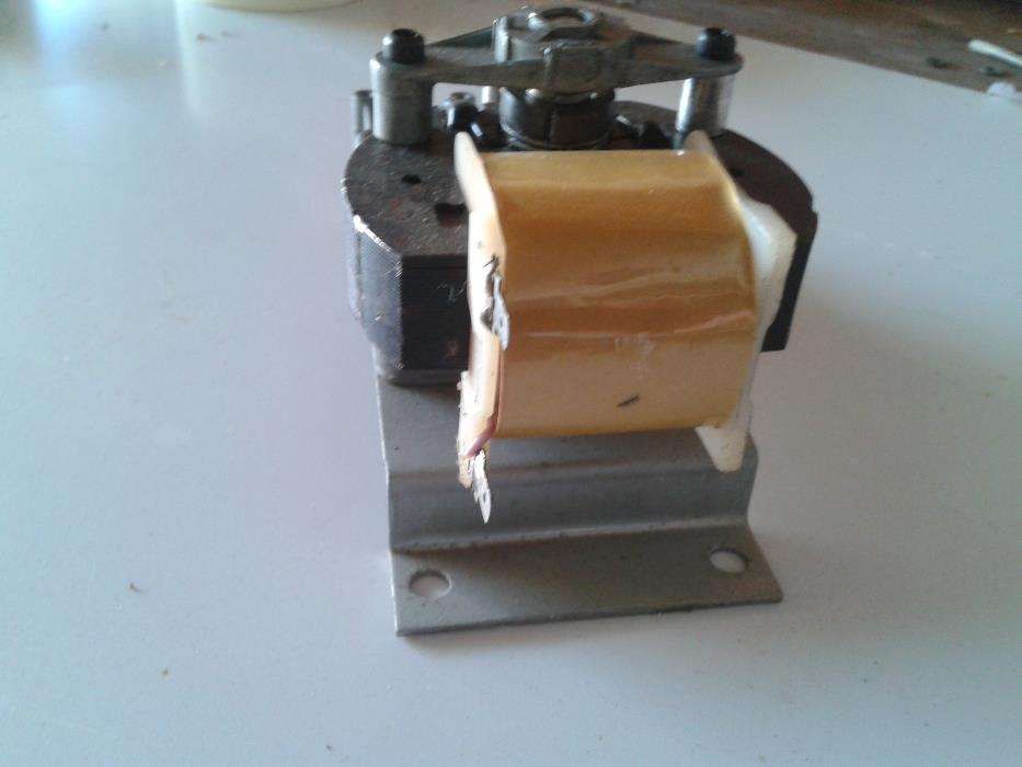 Motor para vitrine giratória