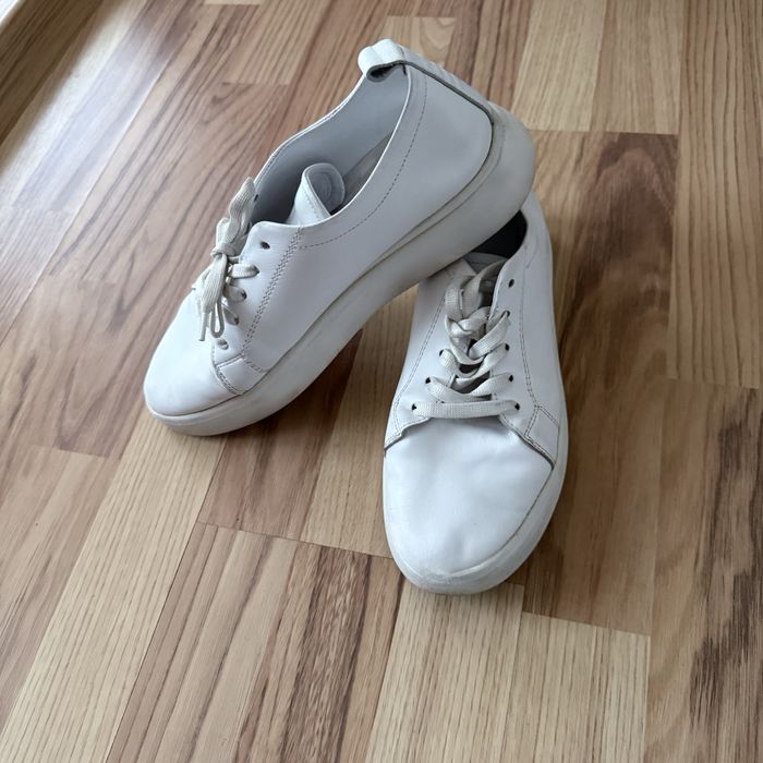 Білі шкіряні кросівки, 40 розмір