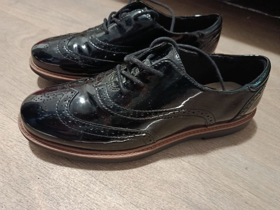 Туфлі лаковані.Clarks collection.