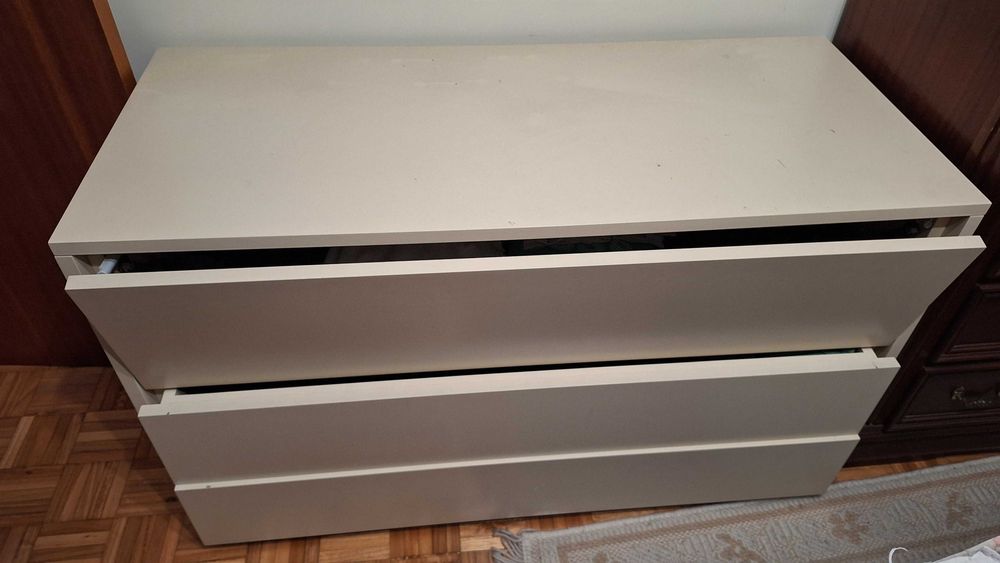 Móveis usados - Roupeiro, Cama e móvel branco pela melhor oferta