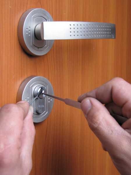 Ślusarz.24h.Awaryjne otwieranie mieszkań i samochodow