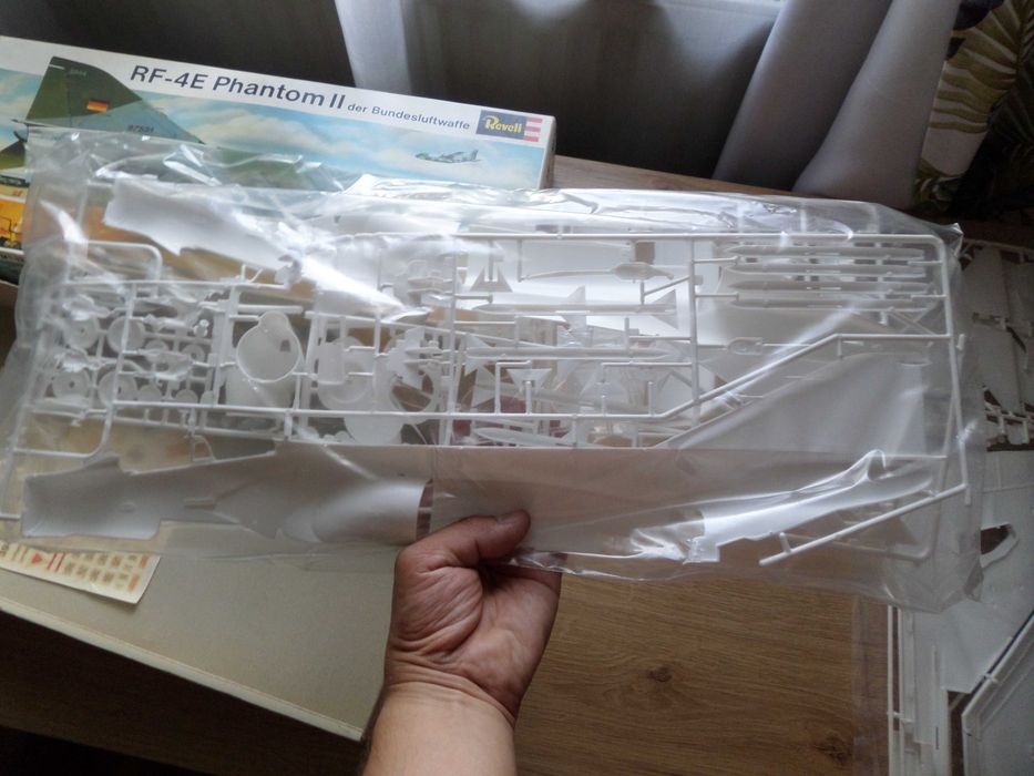 RF-4E Phantom II w 1:32 / 56 cm