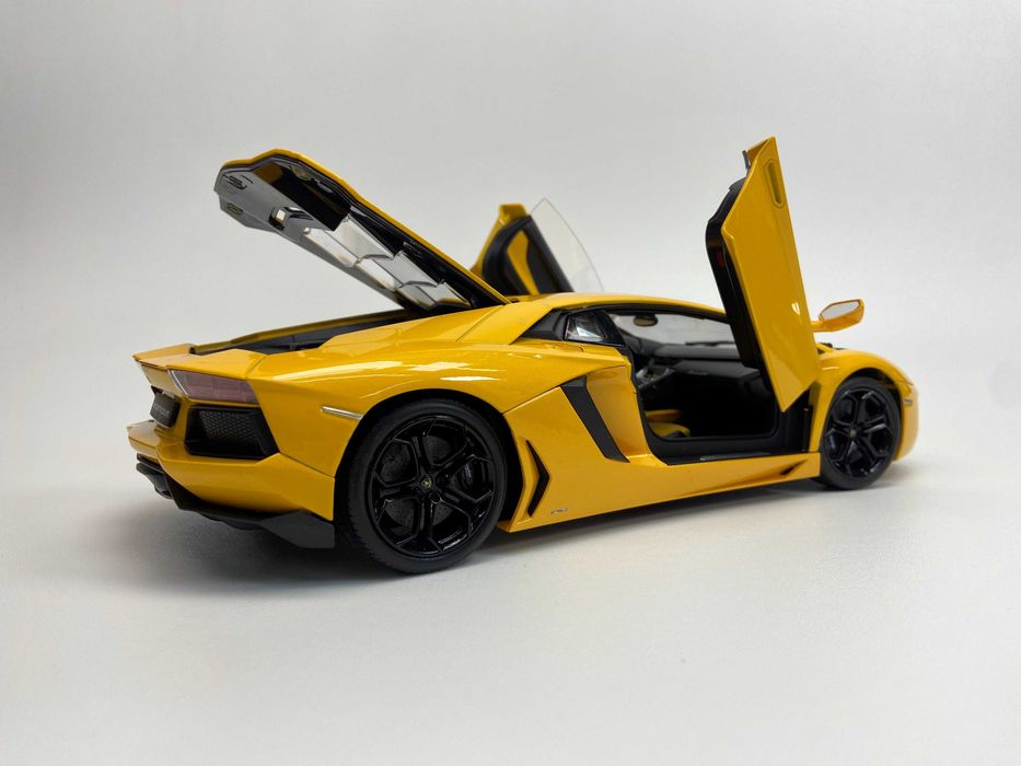 1/18 модель Lamborghini Aventador LP700 NEX Models