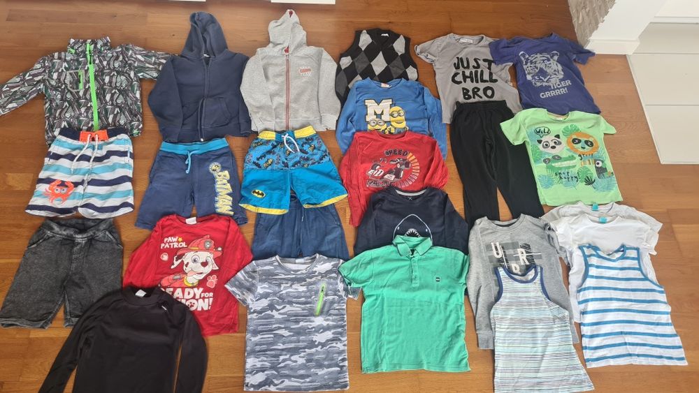Wyprzedaz! Sprzedam pakę ubrań (24szt) dla chłopca roz 122cm.
