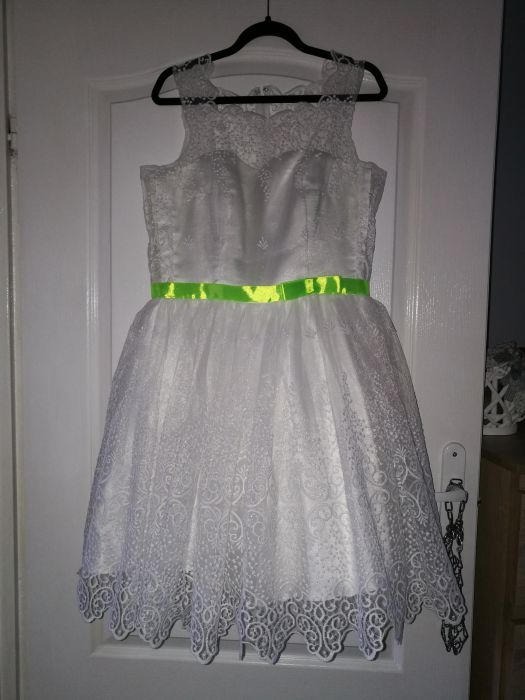 Biała sukienka ślubna