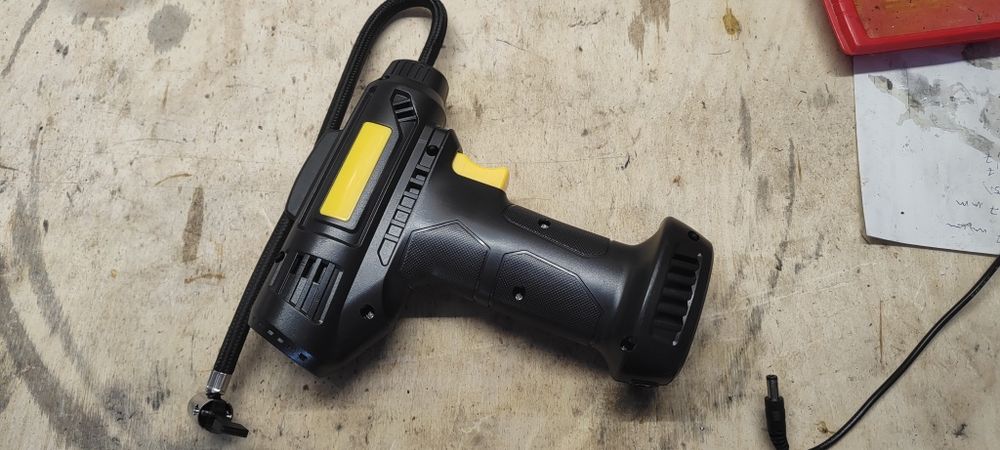 Sprzedam bezprzewodowy mini kompresor pistoletowy JM-8817