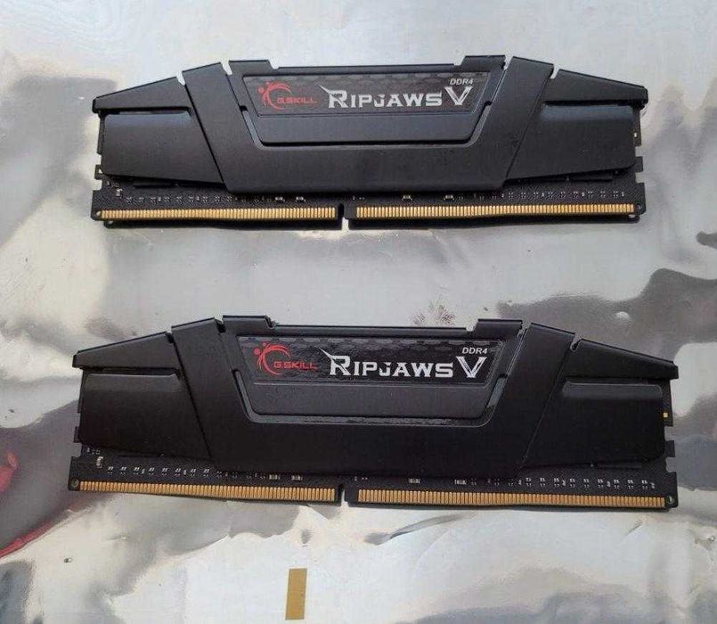 G.Skill 64 GB 2x32GB DDR4 3600 MHz Ripjaws V Black (F4-3600C18D-64GVK)