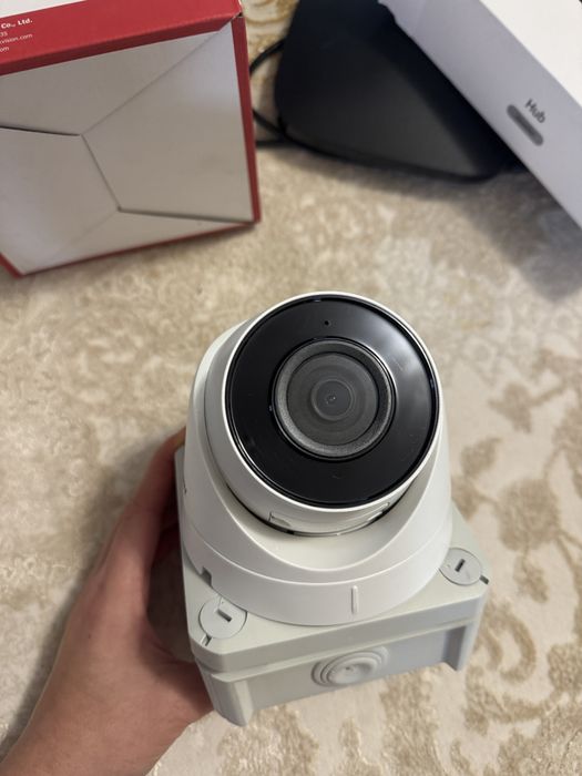 IP камера Hikvision DS-2CD1323G2-IUF 2 Мп (2.8 мм) з мікрофоном вживані