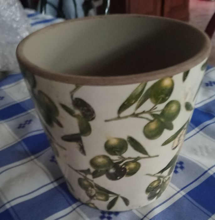 Vasos tipo barro de jardim ou interior