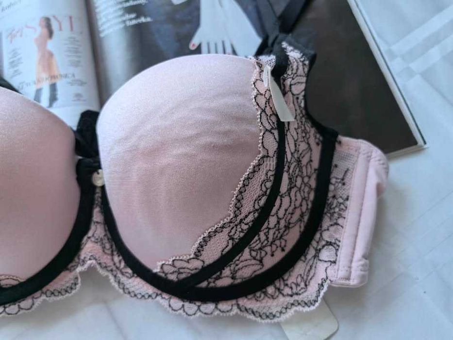 Viralowy biustonosz damski z koronką Boux Avenue rozmiar 80C