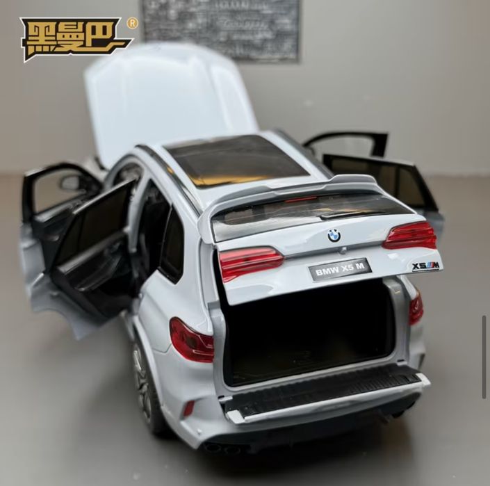 Колекційна модель авто BMW X5M F95 масштаб 1:24 1/24 металева машинка