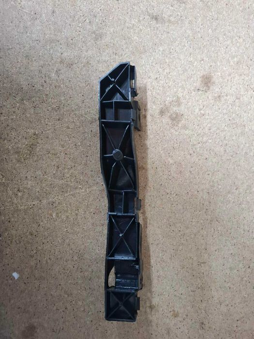 Кріплення бампера праве Fiat Freemont Dodge Journey