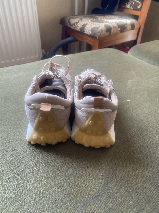 Продам Женские кросовки