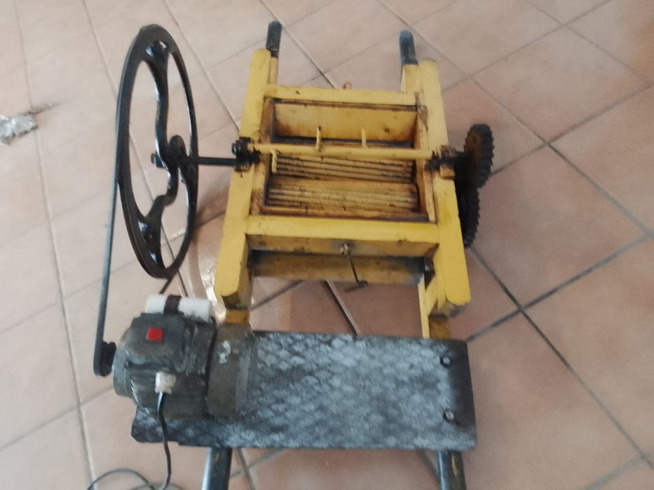 Esmagador de vinho semi-novo