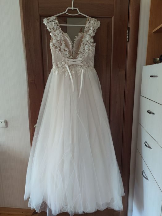 Продаю весільну сукню в гарному стані