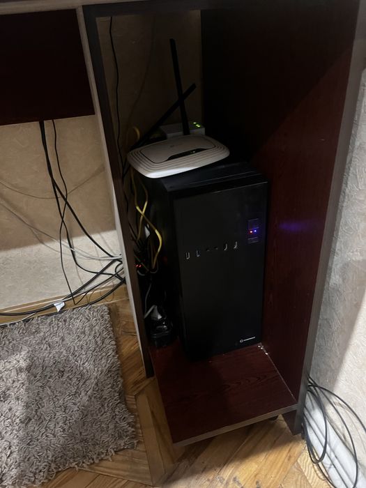 Компьютерний стіл