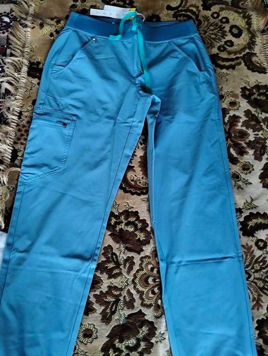 Брюки джоггери фірми FIGS