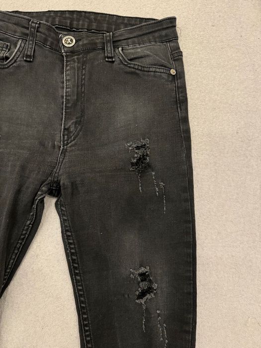 Spodnie jeansy LV z dziurami