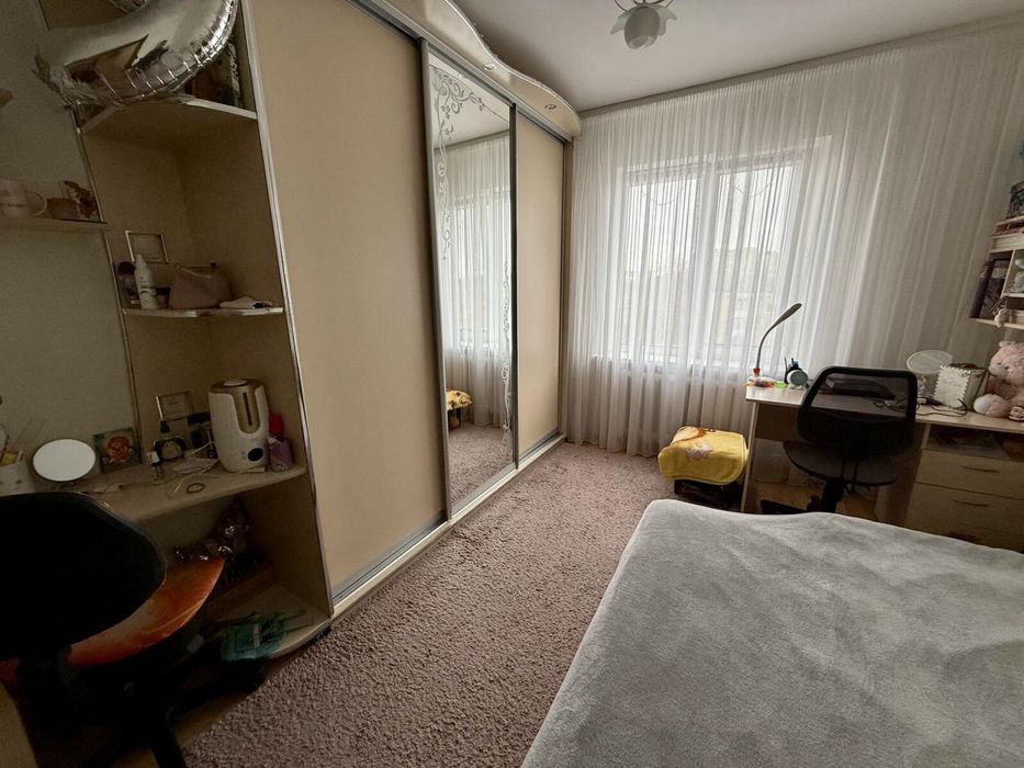 Продається 2 кімнтна квартира з ремонтом вул.Безручка