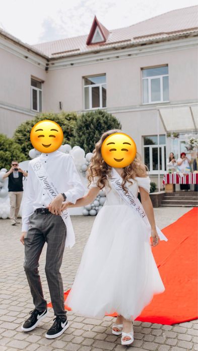 Продам випускну сукню