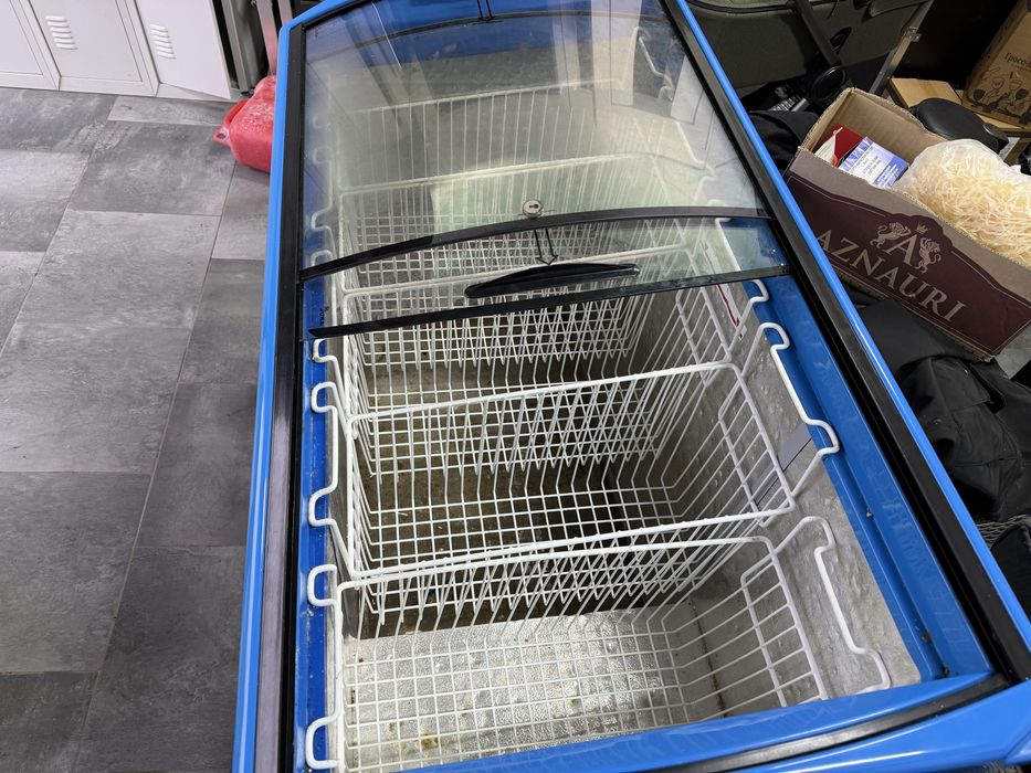 Морозильна вітрина М 400S: 1 800 грн. - Холодильное оборудование