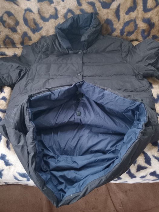 Жіноча куртка темного кольору