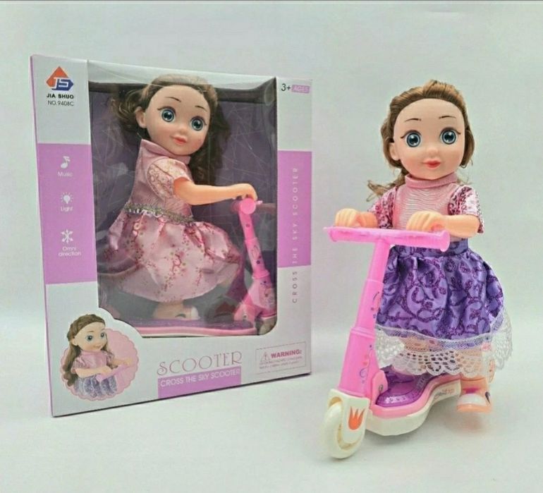 Boneca com trotinete